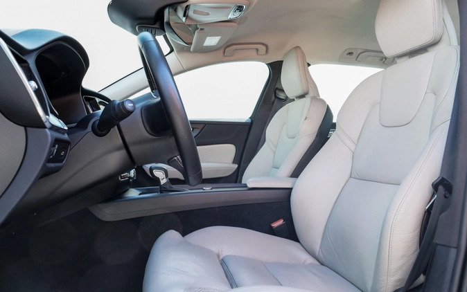 Volvo V60 cena 134900 przebieg: 87389, rok produkcji 2019 z Wronki małe 497
